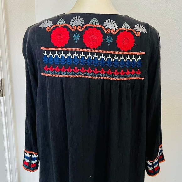 ROMEO + JULIET COUTURE 3/4-SLEEVE FLORAL EMBROIDERED TUNIC GAUZE MINI DRESS - Picture 5 of 11